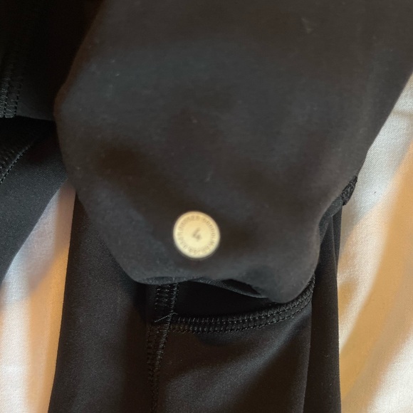 Lululemon black leggings with pockets - Picture 3 of 5